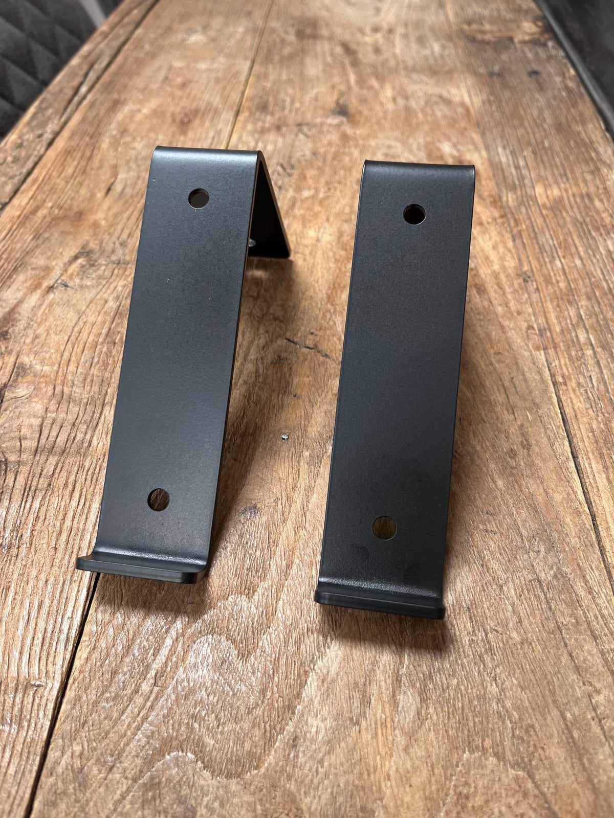 2x Black metal shelf brackets 150mm