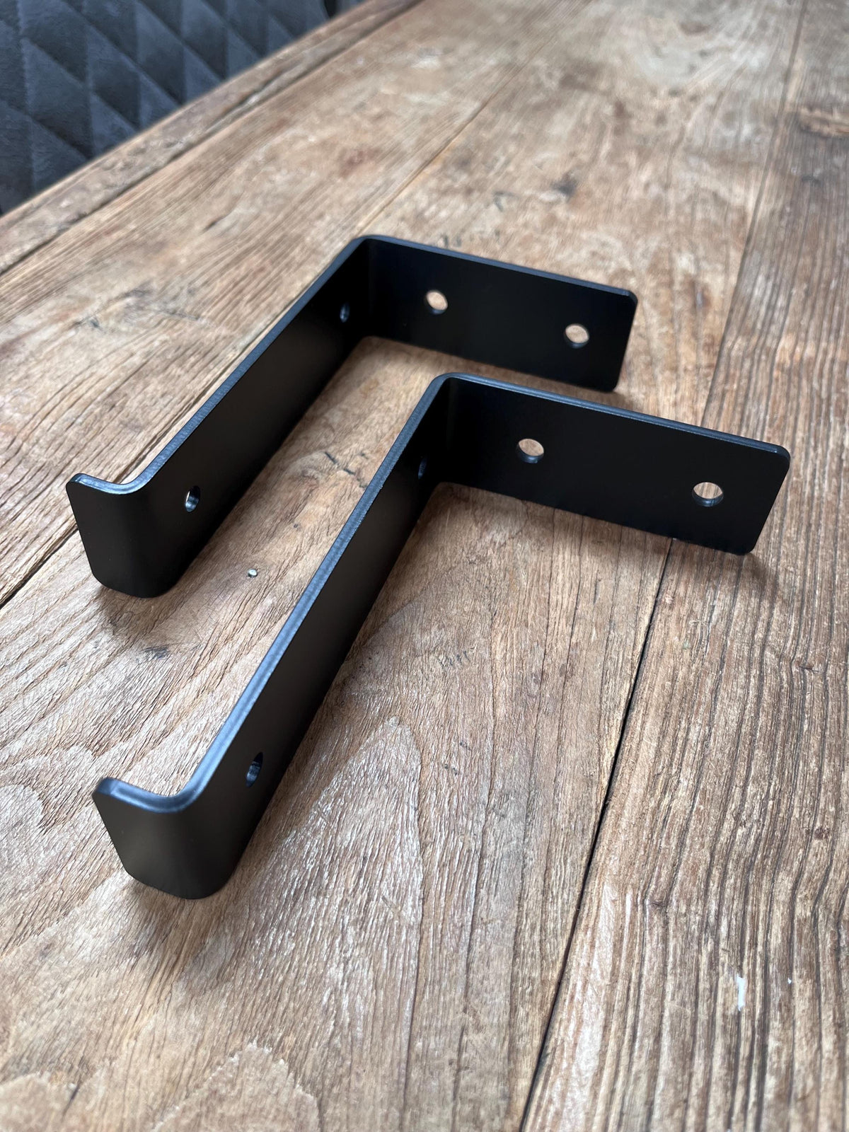 2x Black metal shelf brackets 150mm